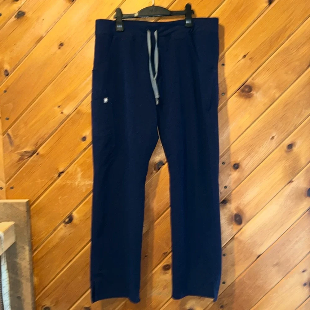 FIGS navy technical collection men’s scrubs pants